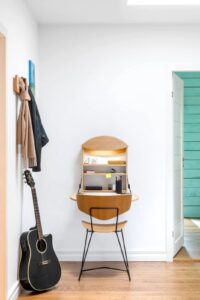 roundwall mounted desk